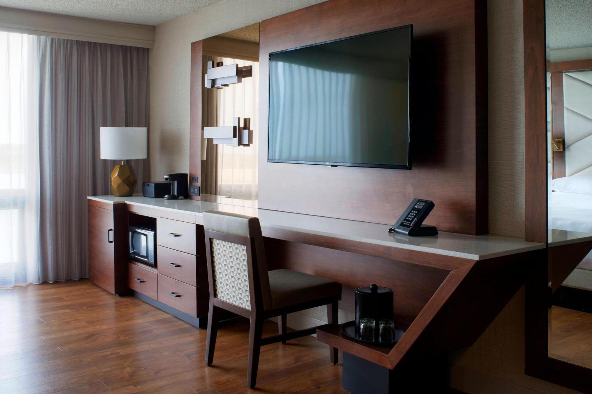 Airport Marriott Hotel 3*
